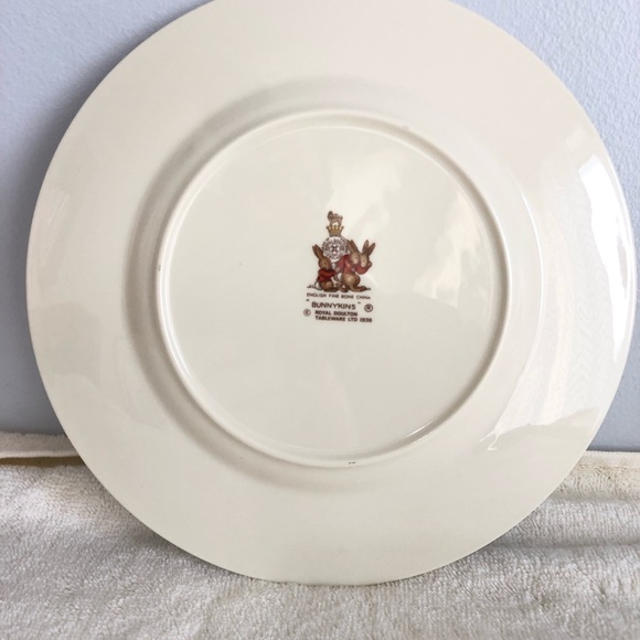 Royal Doulton Bunnykins Apple Picking Salad Plate 8” Albion Shape - Picture 3 of 7